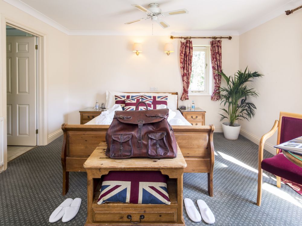 1-main-suitefamilyaccommodationflackleyash.jpg