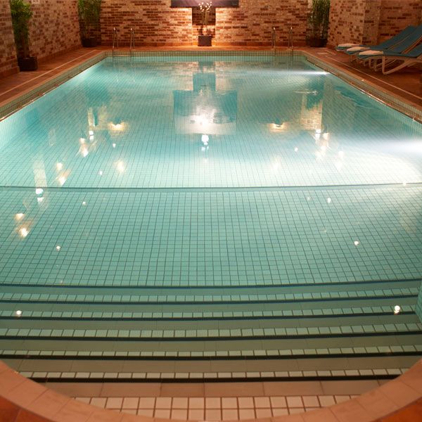 main-1-3flackleyashhotelpool.jpg